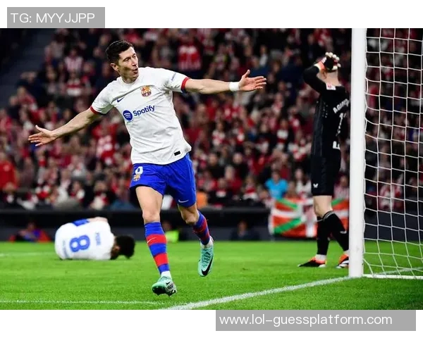 巴萨在国王杯中以4-0大胜里昂赛场爆冷瞬间引发全场欢呼